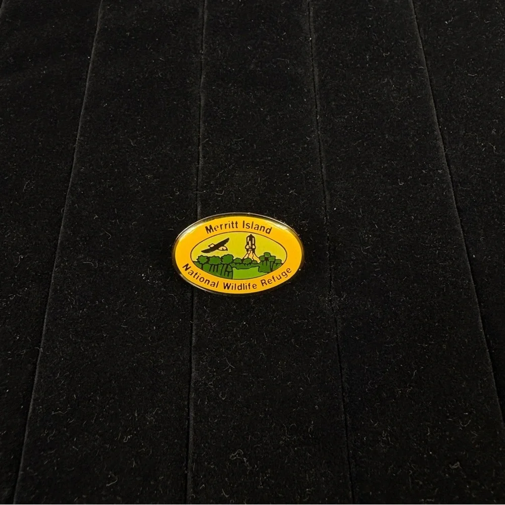 Vintage Merritt Island National Wildlife Refuge Florida Souvenir Lapel Pin - Picture 1 of 2